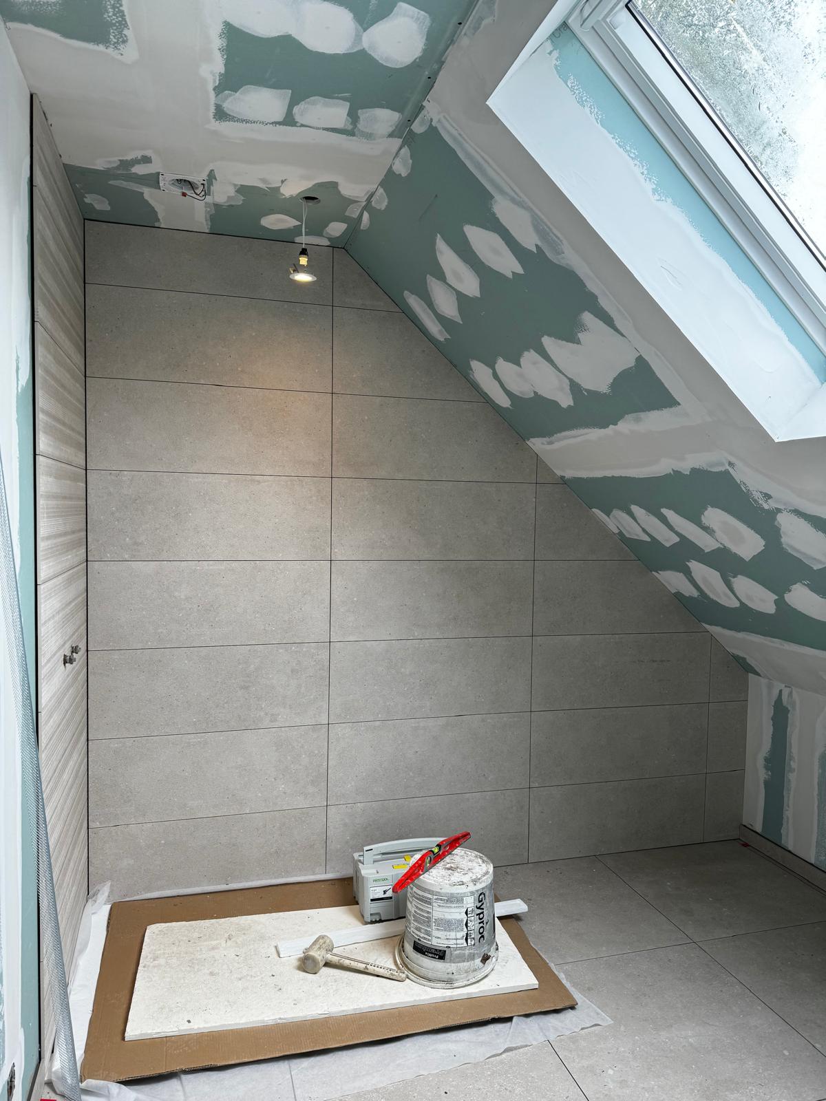 Badkamer Op De Zolder, Met Waterdichte Gyproc Tegen Zolderplafond.